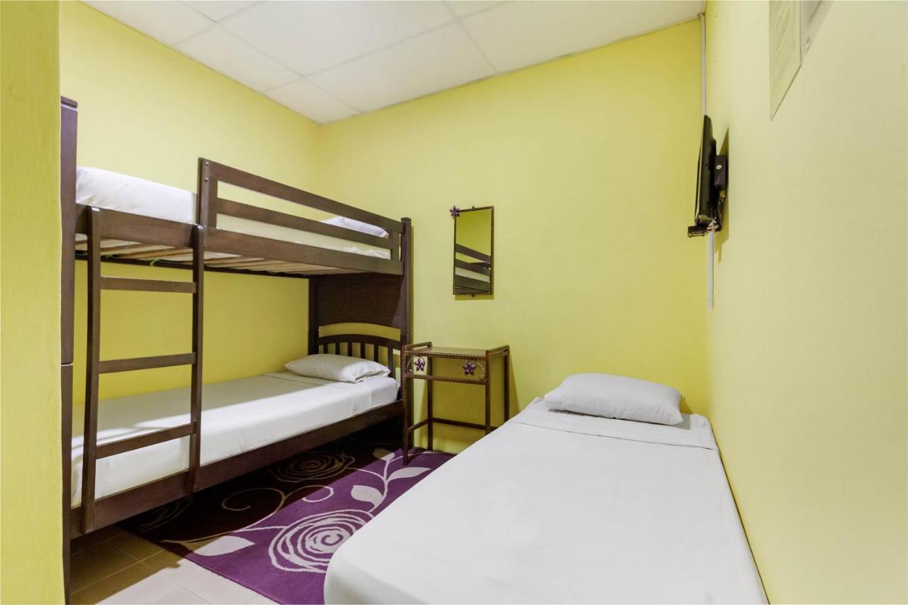 Spot On 89644 Retto Hotel Skudai Exterior photo