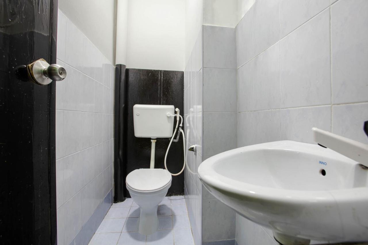 Spot On 89644 Retto Hotel Skudai Exterior photo